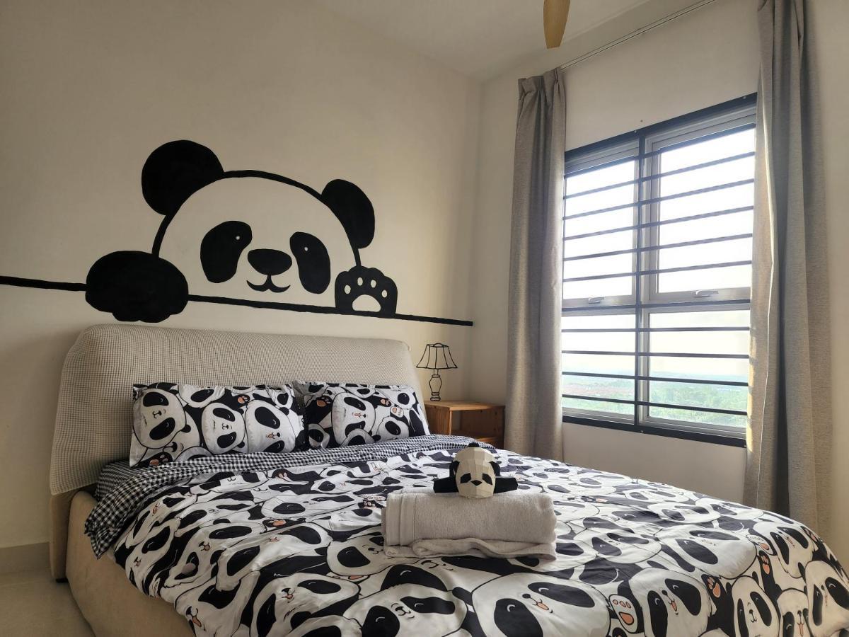 Апартаменты Netflix Panda House 3B2R Rimbayu Kota Kemuning With Atari Games Teluk Panglima Garang Экстерьер фото