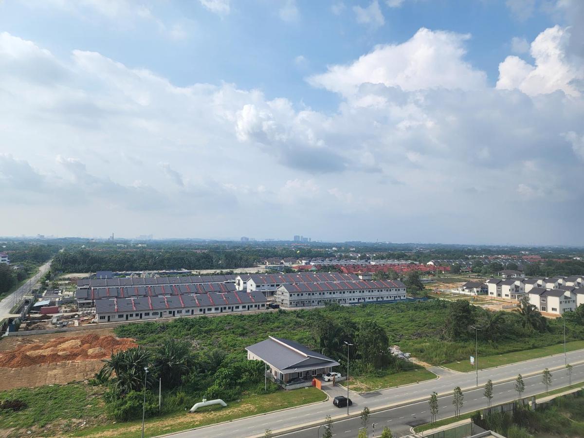 Апартаменты Netflix Panda House 3B2R Rimbayu Kota Kemuning With Atari Games Teluk Panglima Garang Экстерьер фото